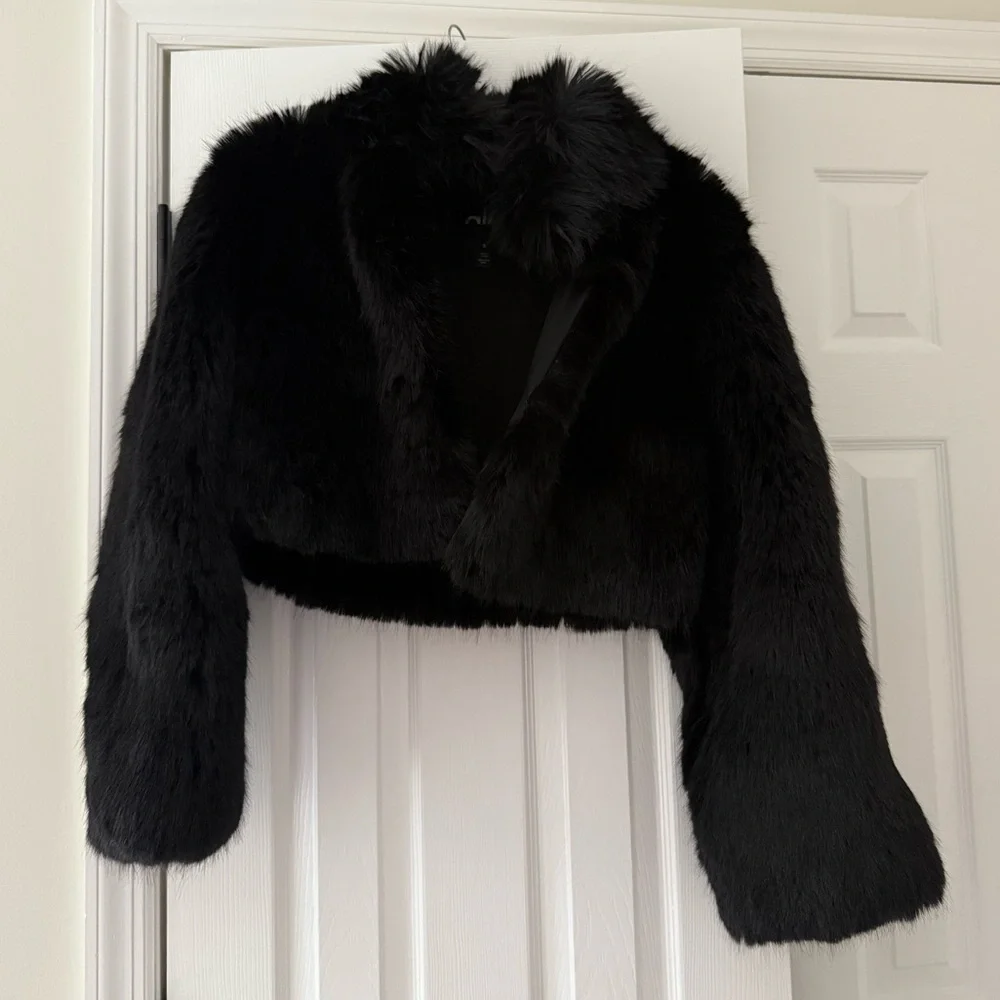 ALO Yoga Opulent Faux Fur Cropped Jacket Black